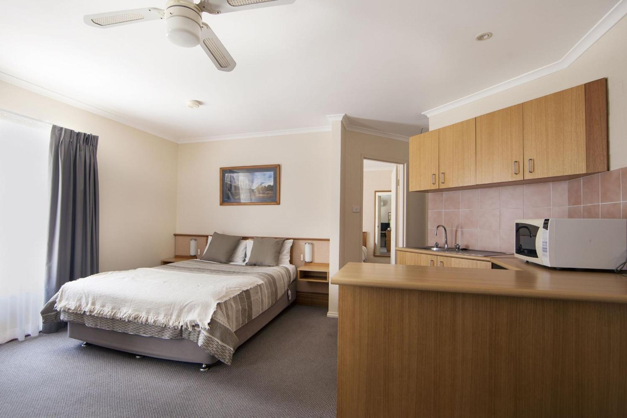 Redhill Cooma Motor Inn Exteriér fotografie