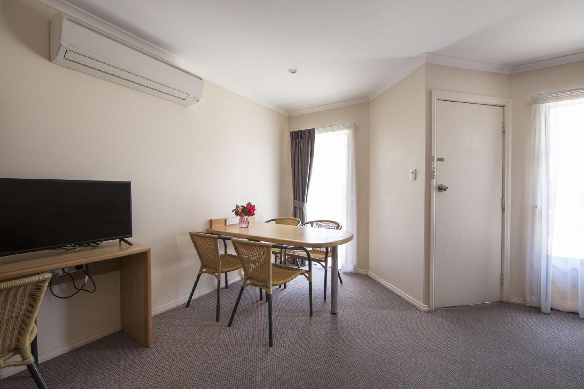 Redhill Cooma Motor Inn Exteriér fotografie