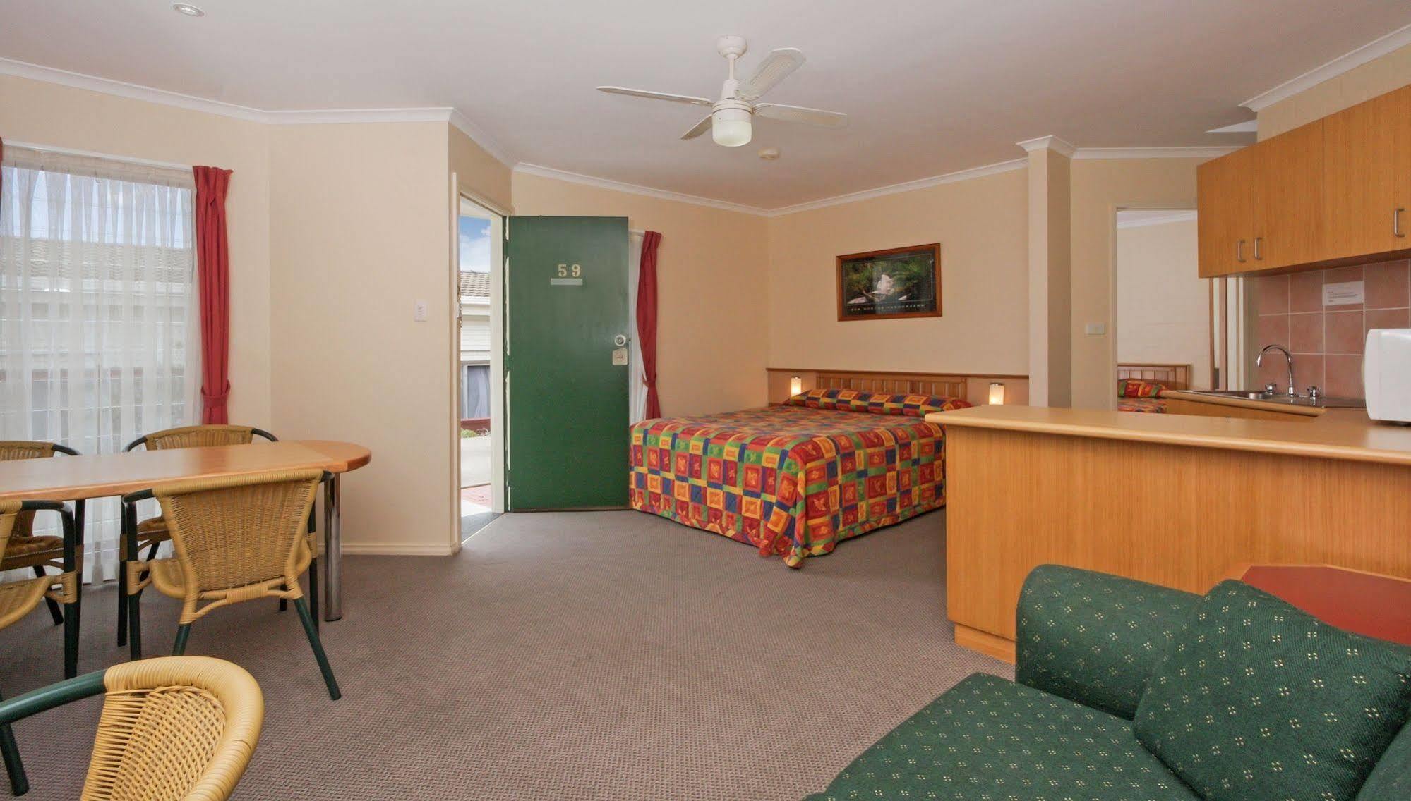 Redhill Cooma Motor Inn Exteriér fotografie