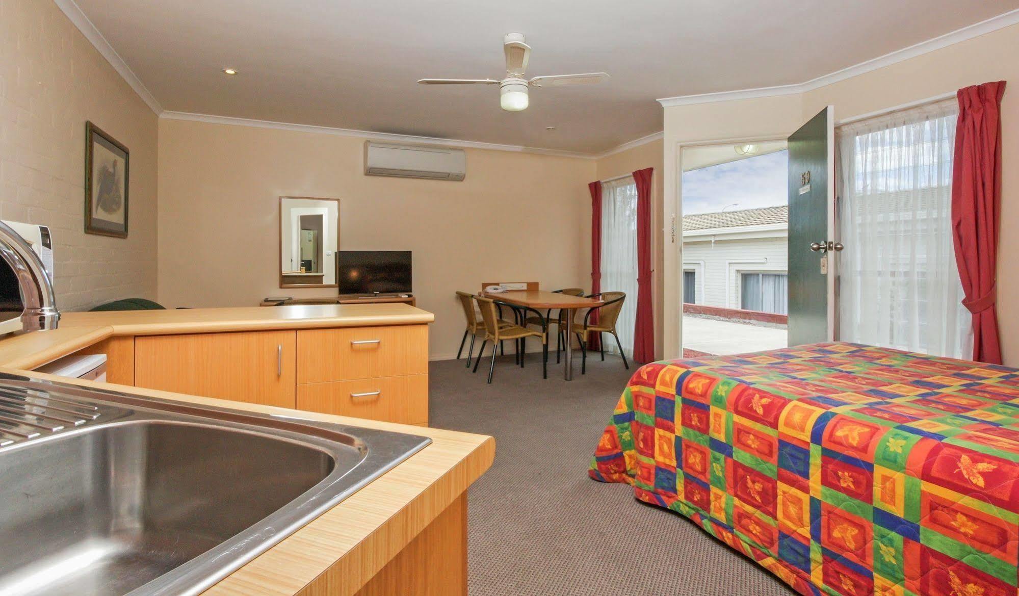 Redhill Cooma Motor Inn Exteriér fotografie